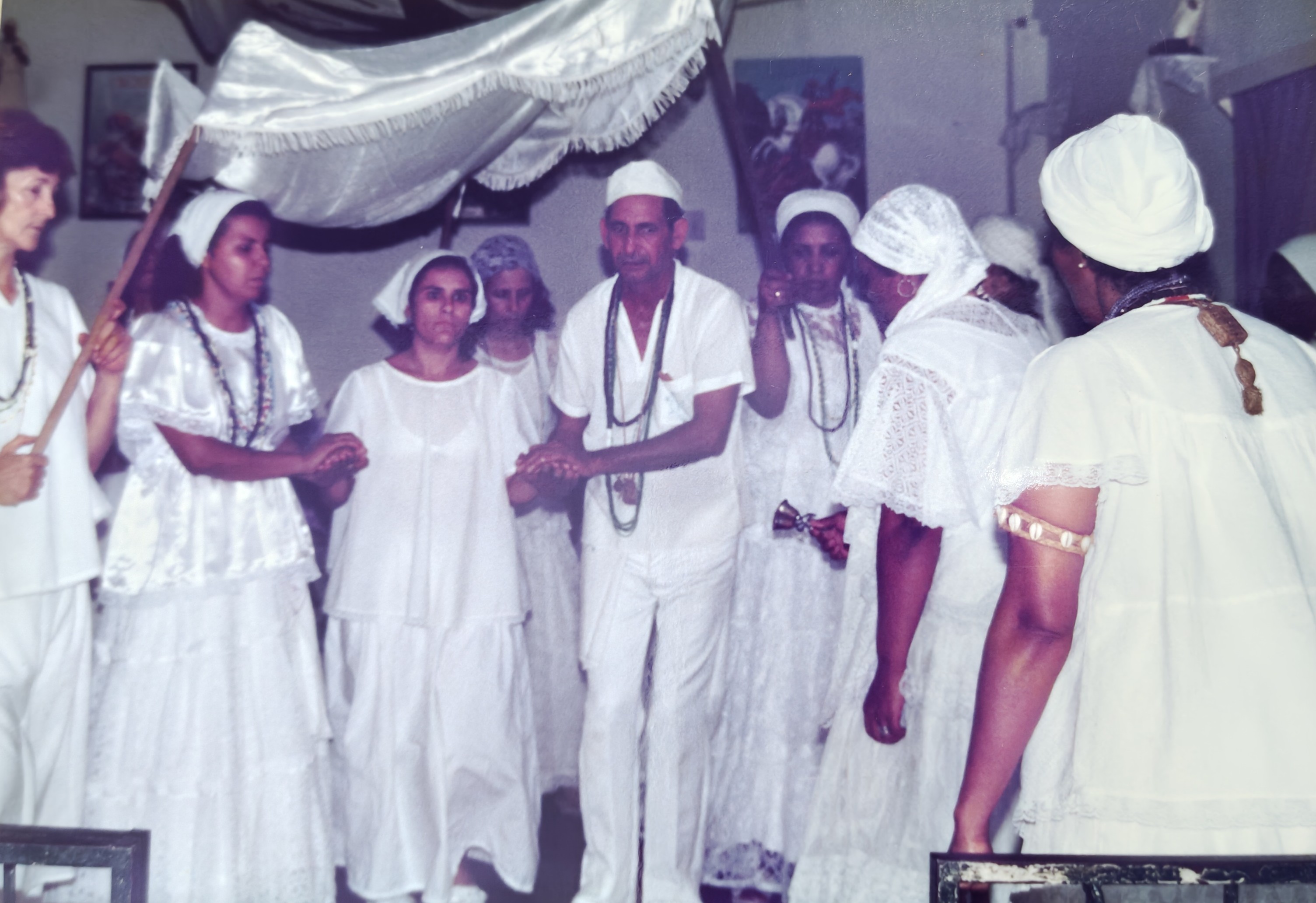 Ritual com pálio branco